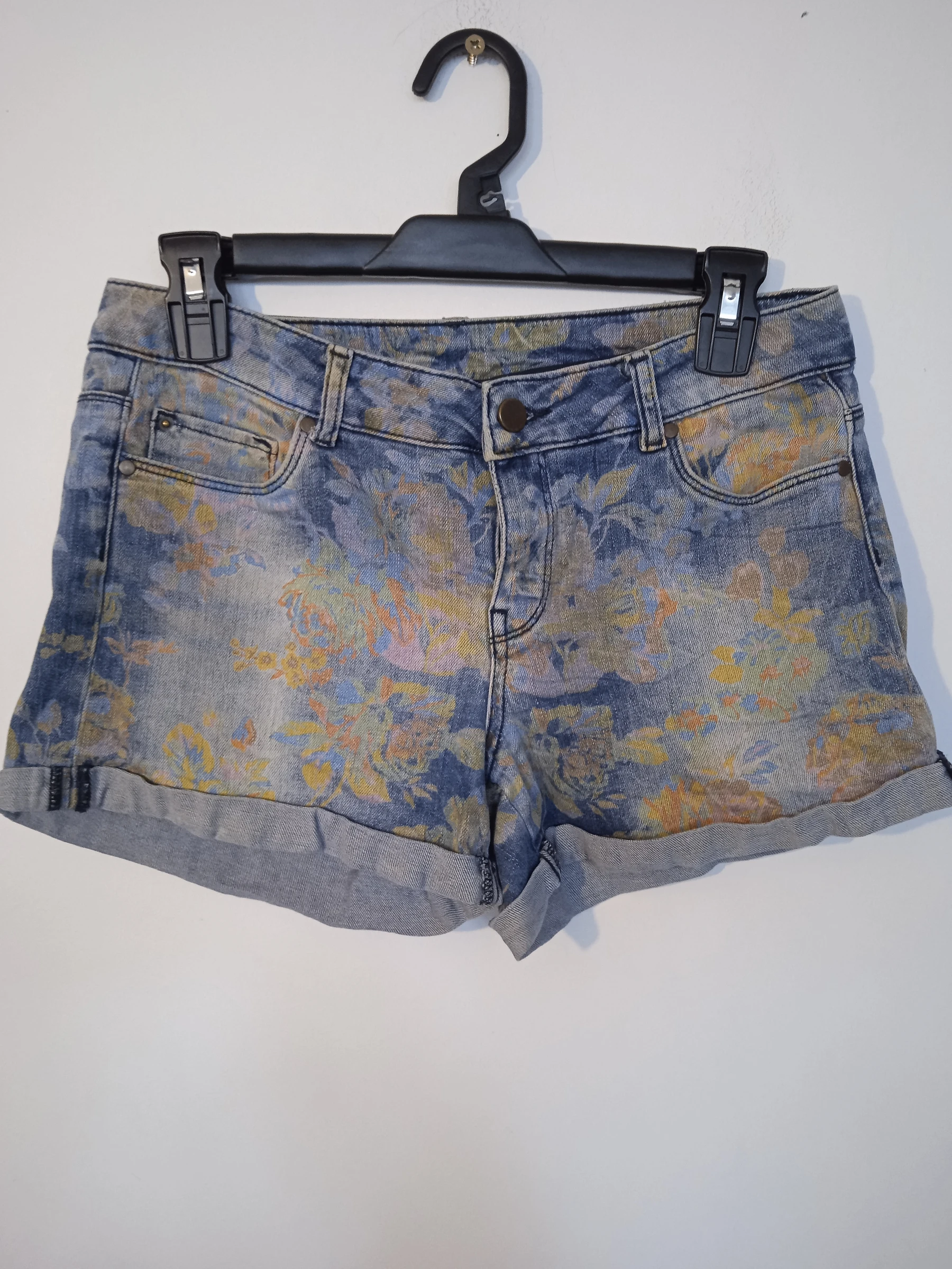 Short en jeans motifs aspect peinture NAF NAF taille 38
